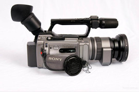 Профессиональная видеокамера Sony DCR VX2100
