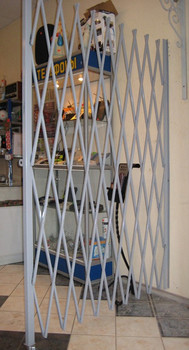 Раздвижная металлическая решетка