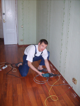 Укладка напольных покрытий