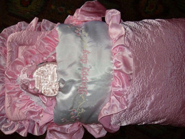 Продам конверт на молнии для девочки Happy day.Состоит из 3 пред