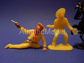 Солдатики 1/32 Hofler Ковбои Первый Желтый 7 фигур