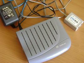 Модем с адаптером,сплиттером и проводами.