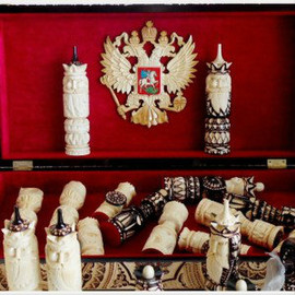 Шахматы деревянные резные художественные 60 см. с гербом России