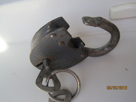 Замок навесной из середины ХХ века с двумя ключами