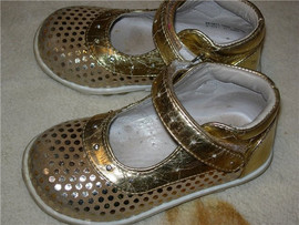 Нарядная детская обувь