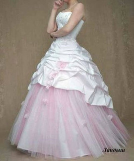 ПРОДАЮ ШИКАРНОЕ СВАДЕБНОЕ ПЛАТЬЕ ИЗ САЛОНА САНКТ-ПЕТЕРБУРГА