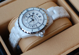 Chanel J12 white ceramica