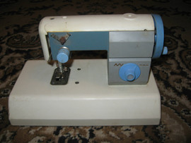 Детская швейная машинка. СССР