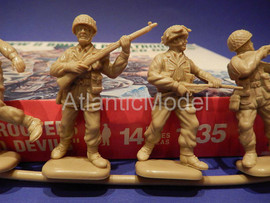 Солдатики 1/32 ESCI Красные дьяволы Третий 7 фигур 7