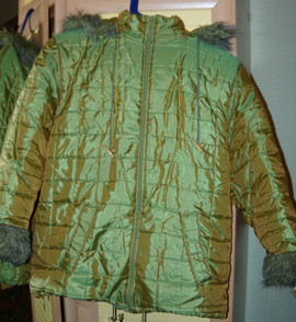 Зимняя синтепоновая куртка для девочки.