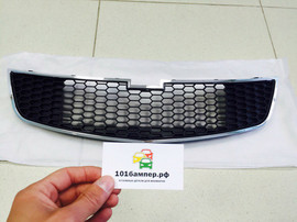 Решетка радиатора нижняя Шевроле Круз дорестайлинг