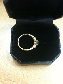 Эксклюзивное золотое кольцо с изумрудом и бриллиантами