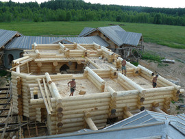 срубы ..домов бань.