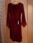 Продам красивое бордовое, люриксовое платье с брошкой