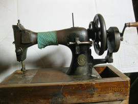 Антикварная ручная швейная машинка KAYSER
