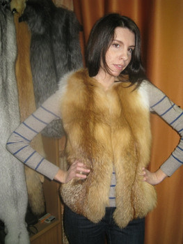 Меховые жилеты разные