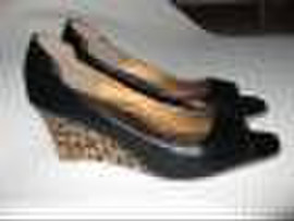 Продам Новые туфли на оригинальной танкетке за 1 400 руб.