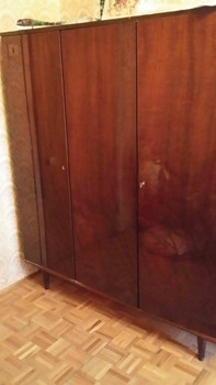 Трехстворчатый платяной шкаф
