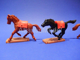 Солдатики 1/32 Plasty Лошади для солдатиков 4 шт