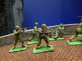Солдатики 1/32 Britains Морская пехота США Первый