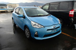 Toyota Aqua S гибридный хетчбек супер экономичный