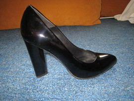 новые лаковые туфли фирмы enzo