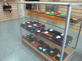 Продаю 2 торговых прилавка Стекло, алюминиевый профиль