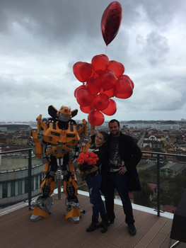 Продаю костюмы Трансформеров Бамблби и Оптимус Прайм для анимато