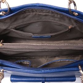 Самая близкая и верная подруга женщины это её сумочка. 5