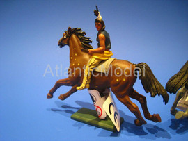 Солдатики 1/32 Britains Индейцы Шаман и воин 7