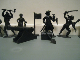 Солдатики 1/32 BUM и Marx 6 Пиратов 6 поз Пушка