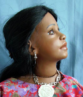 Коллекционная виниловая кукла Naila от Renate Hockh 69см