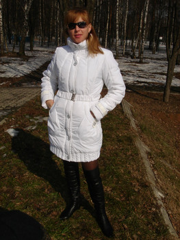 Пальто-куртка белая р 44, на синтепоне.