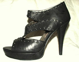 Босоножки туфли новые черные с клепками под кожу 39