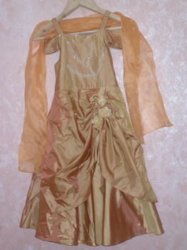 продаю шикарное платье 8-920-025-26-83