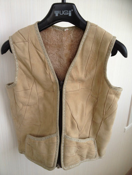 Продаю жилет для девочки.