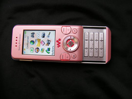 Sony Ericsson W580i -розовый Москва