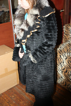 Модная шуба из кролика с воротником из чернобурки 5