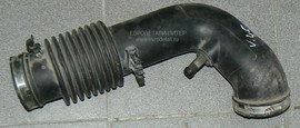 Патрубок воздушный YL8U-9R504-AF Ford Escape 2.0