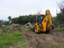 Расчистка участка от деревьев, под строительство.