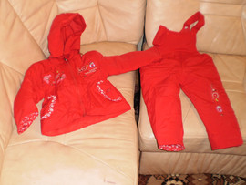 Продаю комбинезон для девочки.