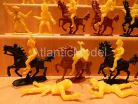 Солдатики 1/32 Hofler Ковбои Четвертый Желтый 28