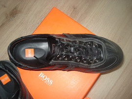HUGO BOSS кроссовки мужские - 2 500 руб.