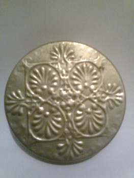 Баночка из-под конфет.