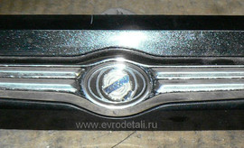 Накладка крышки багажника с кнопкой открытия Chrysler Pacifica 3