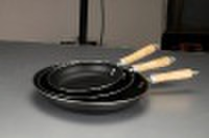 Non-Stick Bratpfanne mit Holzgriff