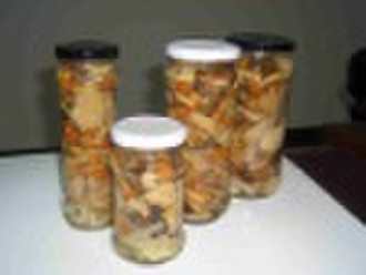 罐装的混合蘑菇