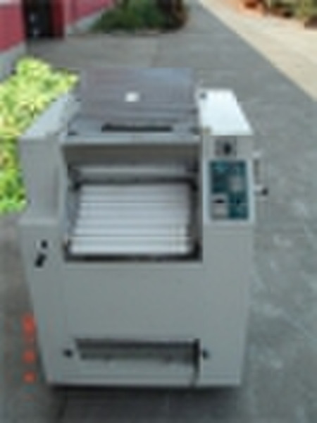 DOUGH-KNEADING MACHINE (CONTINUOUSLY)