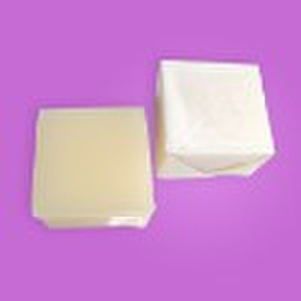 Hot melt adhesive for label