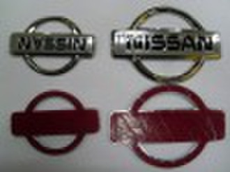 Nissan Kopf und Rücken Emblem.